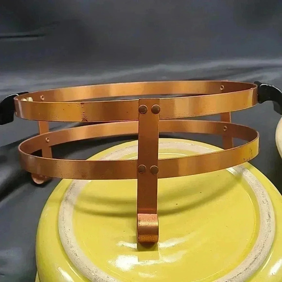 Vintage 1940s or '50s probably California pottery baking dish with cradle - Picture 4 of 4